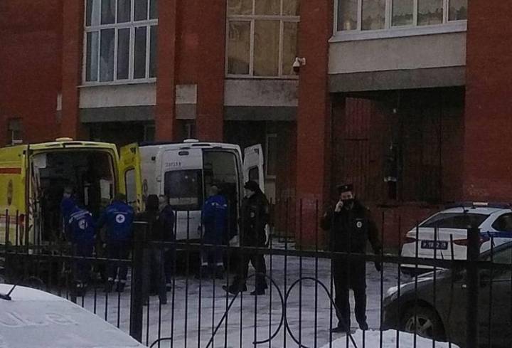 В Петербурге прокуратура начала проверку после падения школьника из окна