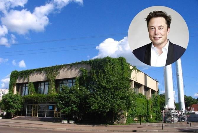 Зеленский пригласил Илона Маска в Житомир после его комментария Роскосмосу