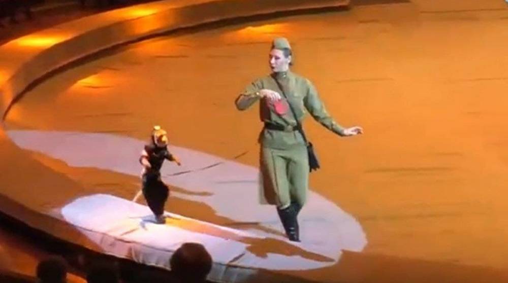 В цирке Ижевска по заказу РПЦ показали шоу со свастикой и обезьяной в нацистской форме
