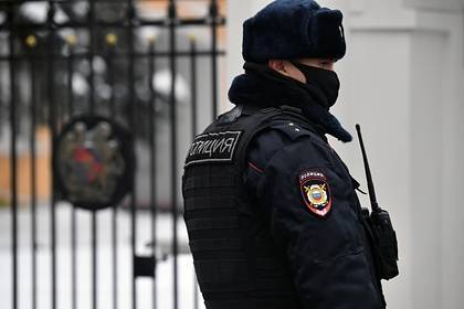 Раскрыты подробности нападения мужчины на полицейских в Москве