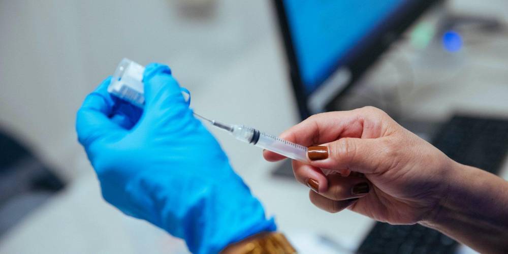 «Действуют слишком медленно». Власти США не поспевают с поставками вакцины от коронавируса в Нью-Йорк — мэр