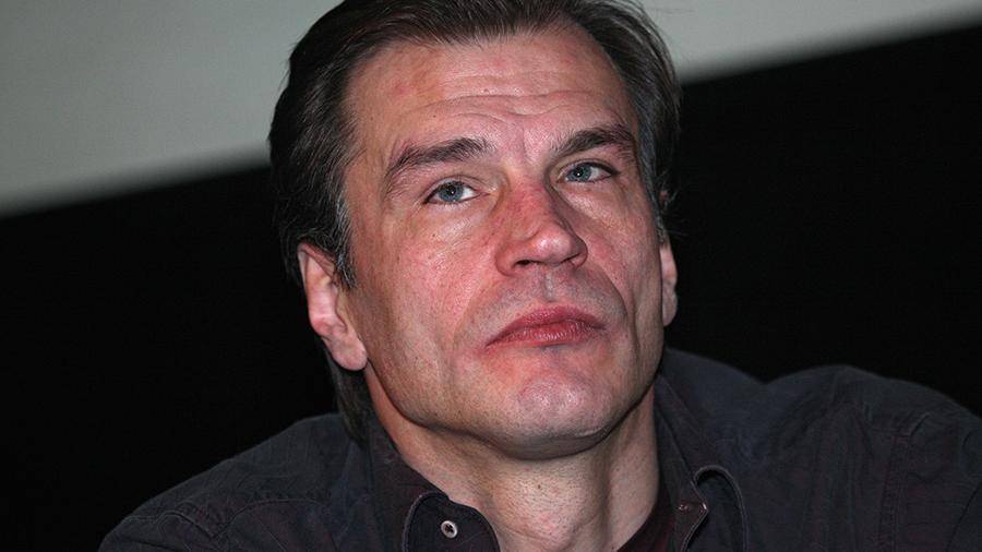 В Москве умер актер Денис Карасев