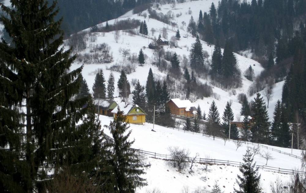 "Людей нет, брони отменяют": на известном горнолыжном курорте в Карпатах мало туристов