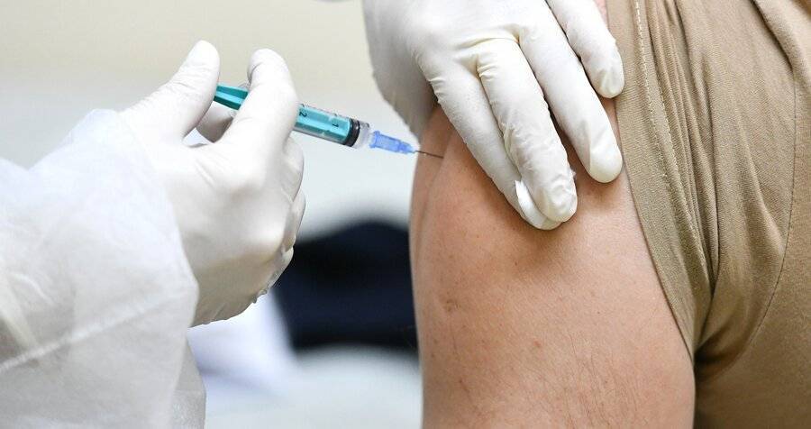 Путин поручил начать масштабную вакцинацию против COVID-19 со следующей недели