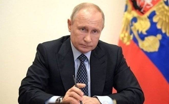 Путин поручил начать массовую вакцинацию россиян от коронавируса со следующей недели