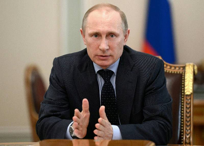 Владимир Путин поручил начать массовую вакцинацию россиян от COVID-19
