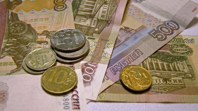 Средняя максимальная ставка рублевых вкладов топ-10 банков РФ держится на уровне 4,49%