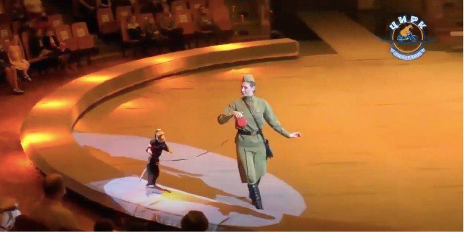 «Победа над фашизмом». РПЦ устроила в российском цирке шоу с животными в нацистской форме — видео