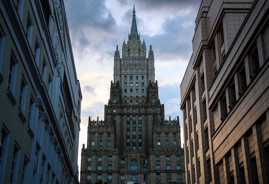 В МИД РФ заявили, что Россия не предлагала отдать Баку семь районов Карабаха