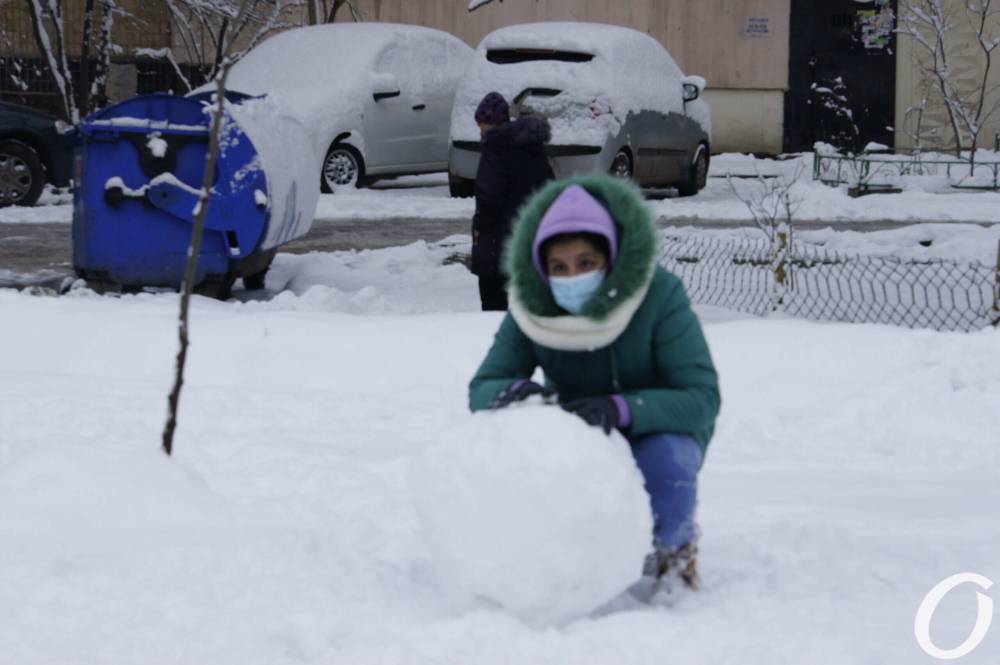 Одесситы и снег: кто и чем занимался после первого снегопада (фото)