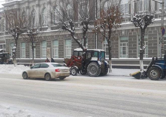 Депутат Рязанской гордумы: территорию у облправительства чистят четыре трактора
