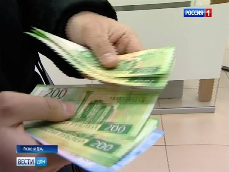 Baza: В Ростове сотрудница инкассаторской фирмы 4 года меняла настоящие деньги на фальшивые