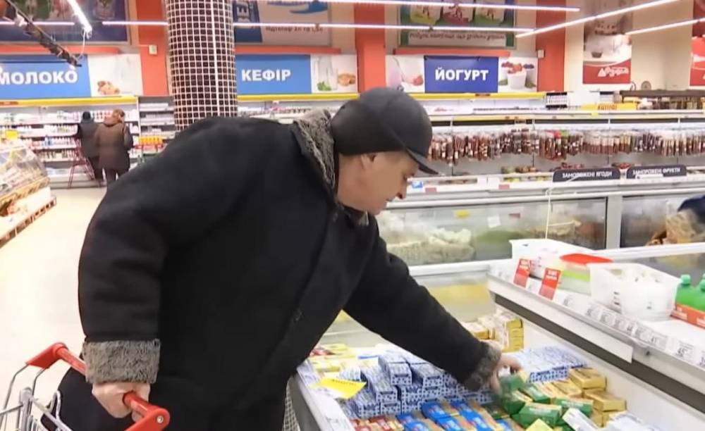 Травили украинцев фальсификатом: названы нечистые на руку производители популярного продукта