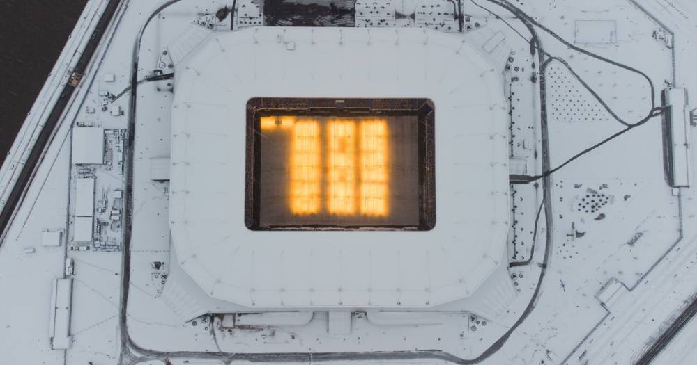 Фото дня: Как греют газон на стадионе "Калининград"