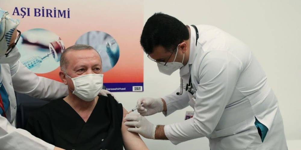 Эрдоган привился от коронавируса китайской вакциной, которую закупает Украина