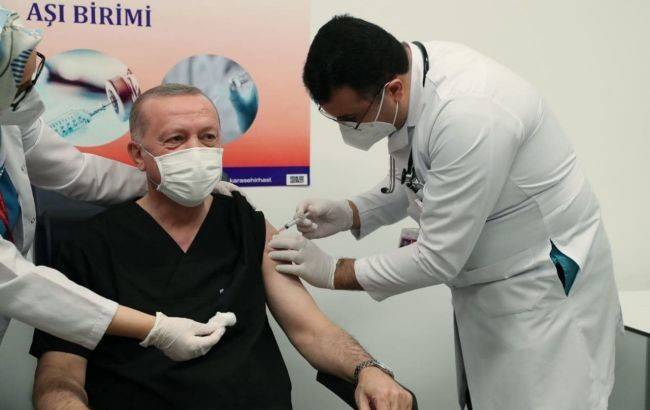 Эрдоган получил первую прививку от коронавируса