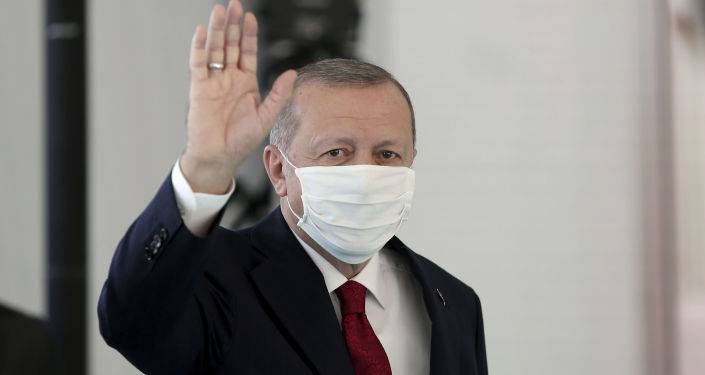 Эрдогану сделали прививку китайской вакциной от коронавируса