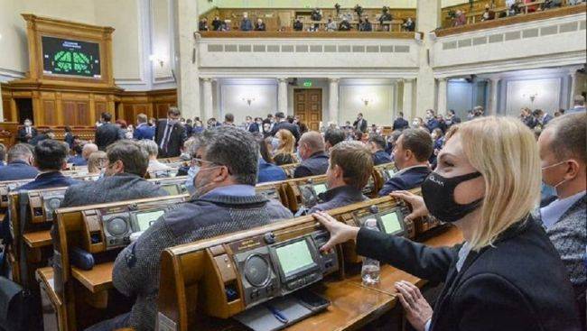Комитет Рады одобрил сокращение числа депутатов с 450 до 300