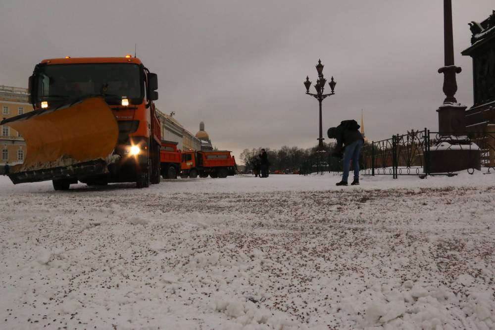 В Пятницу Петербург ждет мороз, снег и местами солнце