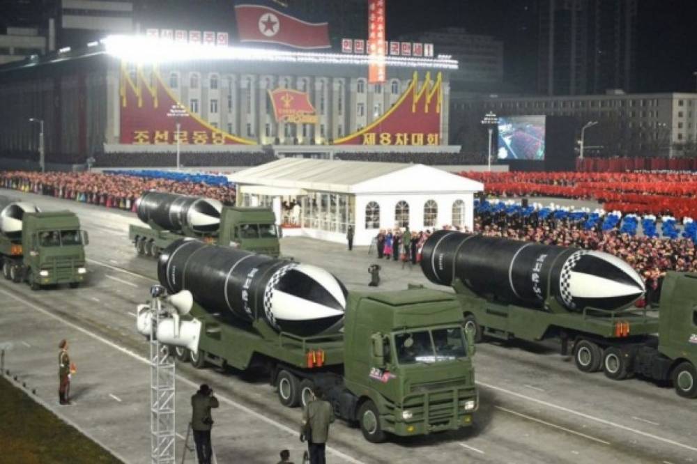 Северная Корея представила новые баллистические ракеты