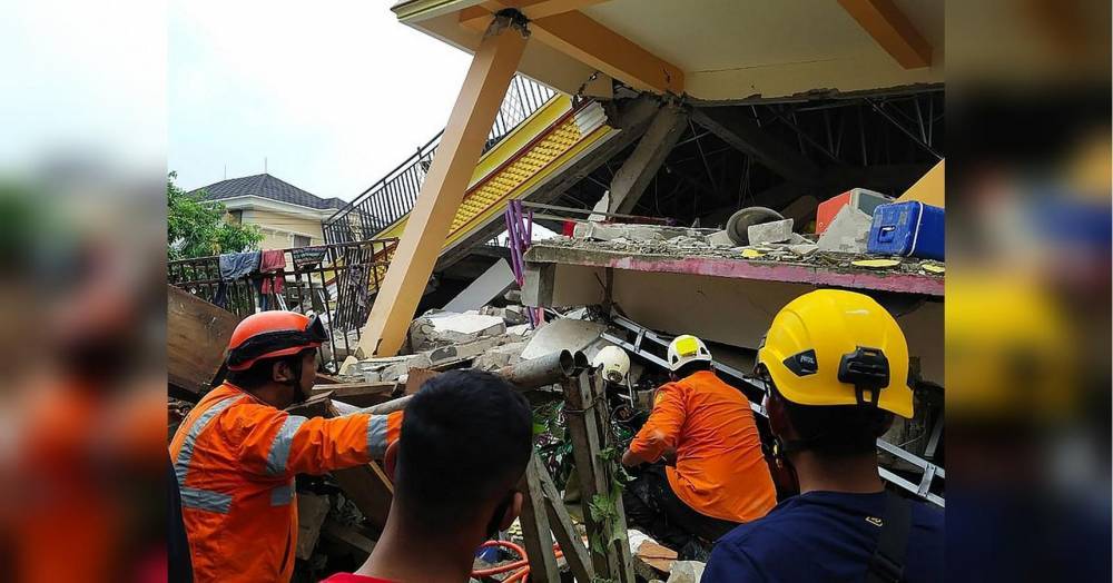 Мощное землетрясение в Индонезии — десятки погибших