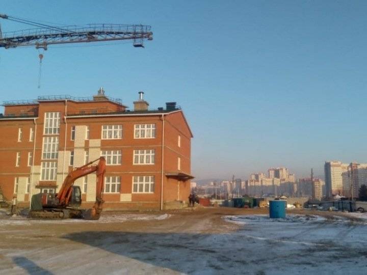Первую со времен СССР школу не смогли достроить в Чите, потому что не приехали рабочие из Китая