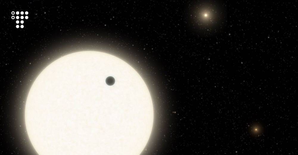 Астрономы открыли экзопланету с тремя звездами и странной орбитой. Ученые знают лишь о 10% таких планет