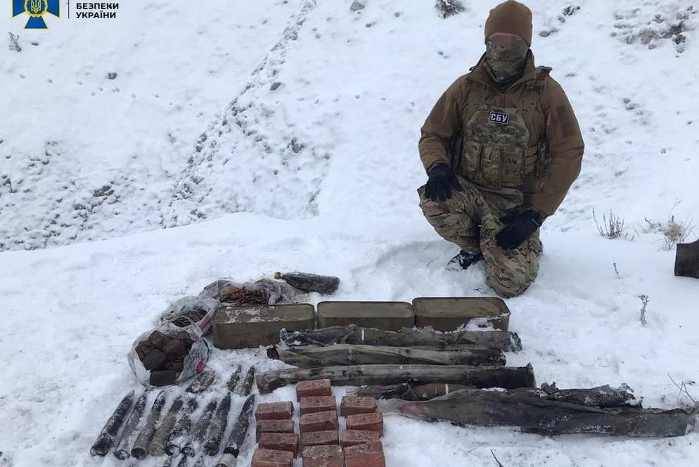 На Донбассе задержан террорист «ДНР» и обнаружен крупный схрон оружия