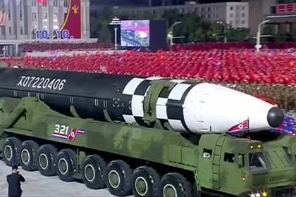Новая ракета Северной Кореи оказалась макетом для публики