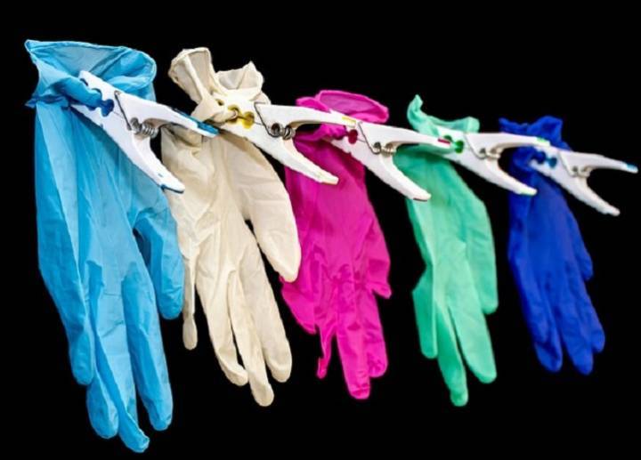 В Москву поставили 10 миллионов пар использованных одноразовых медицинских перчаток