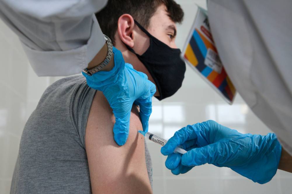 Жители Ставрополья смогут записаться на вакцинацию от коронавируса по горячей линии