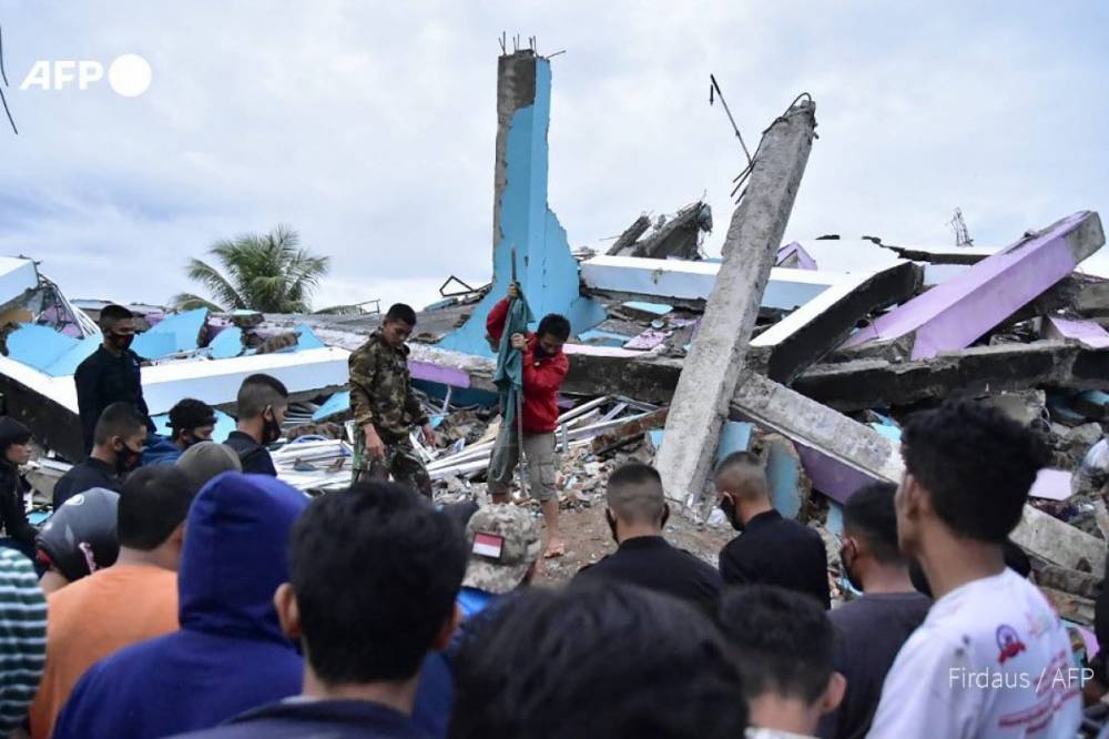 Число жертв землетрясения в Индонезии возросло до 42