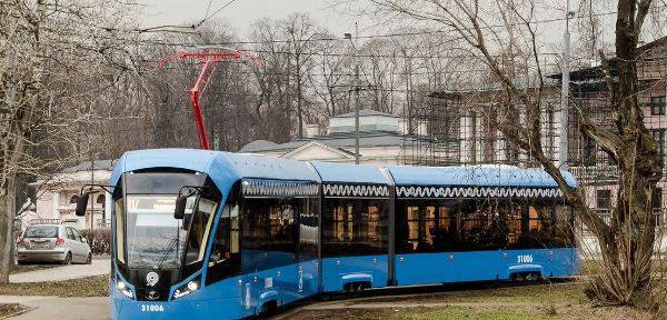 В центре Москвы в трамвае умер пожилой мужчина