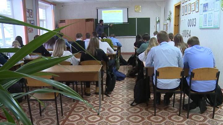 Снова в школу: российские ученики возвращаются за парты