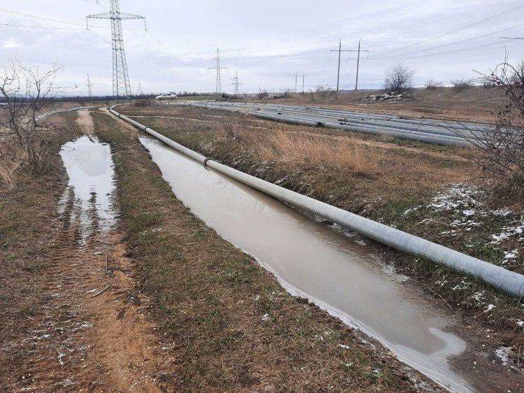 Российские военные провалили «спасение» Крыма от водной катастрофы: построенный водовод разбирают