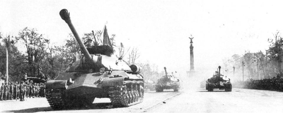 ИС-3: почему советский танк так удивил союзников на параде Победы