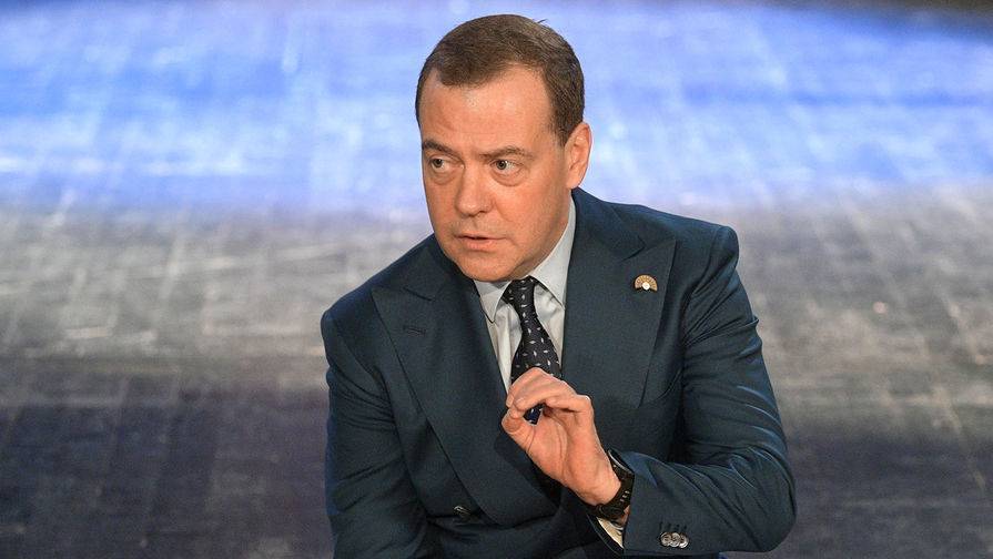 Дмитрий Медведев назвал «оголтелой цензурой» блокировку аккаунтов Трампа в соцсетях