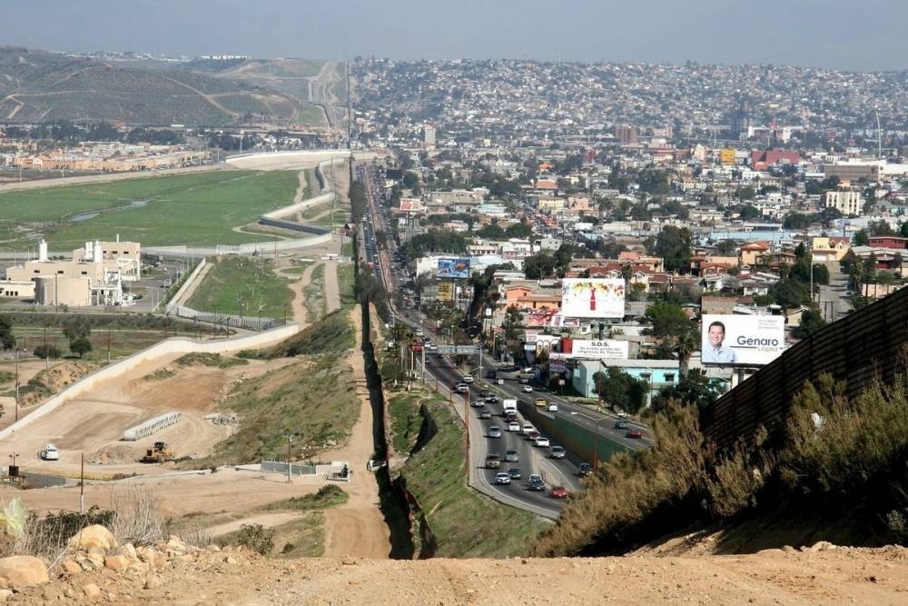 Трамп продлил режим ЧП в связи с ситуацией на границе с Мексикой
