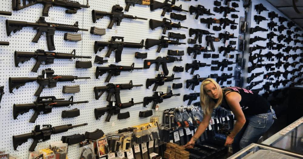 Страх и нестабильность в США увеличили продажи огнестрельного оружия на 60%