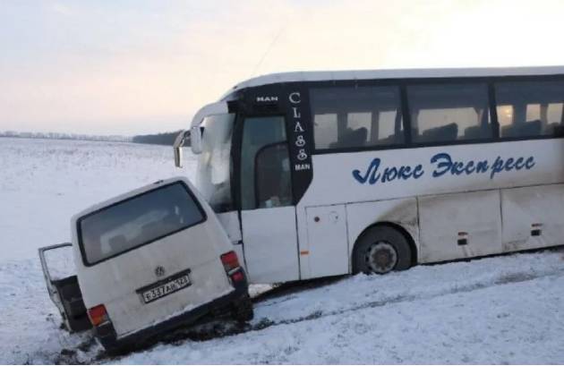 Донецкий автобус врезался в микроавтобус под Ростовом