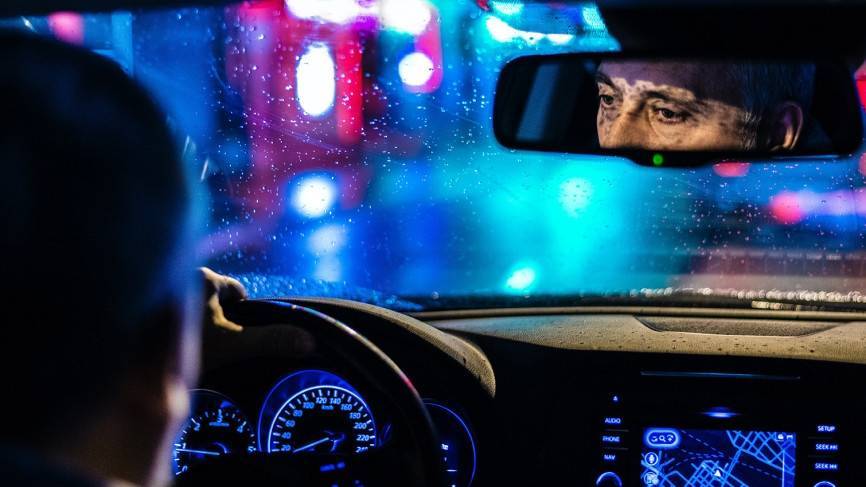 Полиция в Петербурге на пять суток арестовала таксиста-извращенца