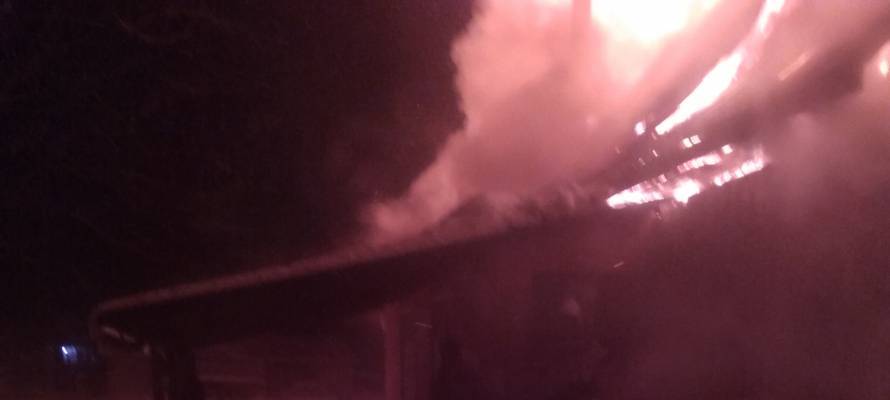 Жилой дом сгорел ночью в поселке Карелии (ФОТО)