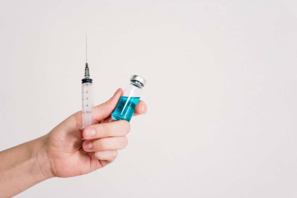 В Европе признали способность российской вакцины “Спутник V” подавить пандемию коронавируса