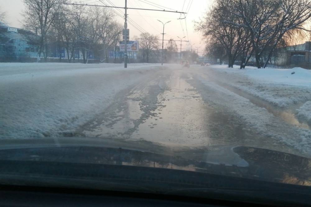 18 января в Рязани затопило дорогу в районе кожвендиспансера