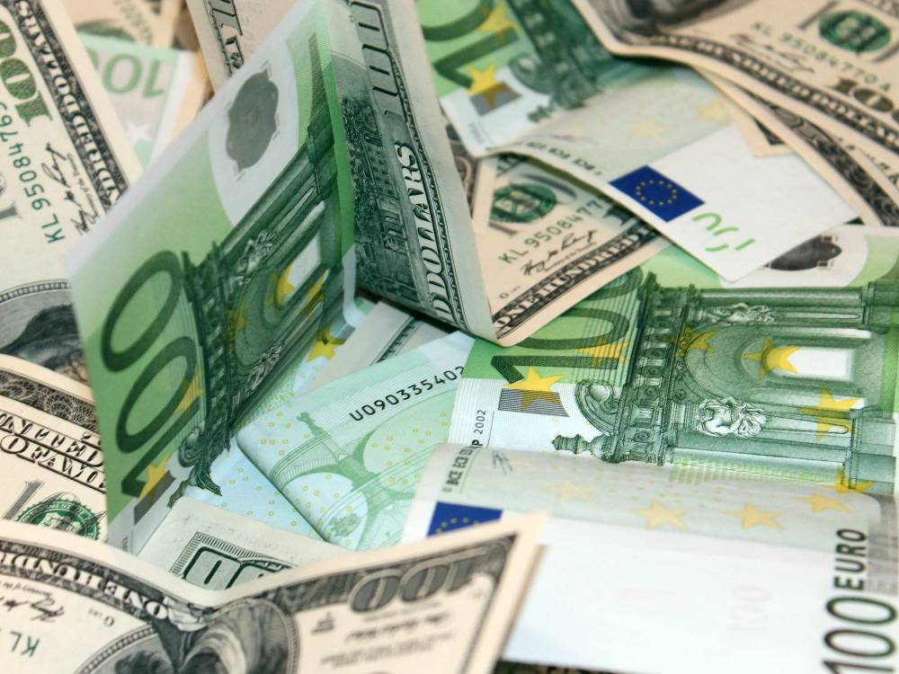 ЕС использует слабость США для атаки на американскую валюту