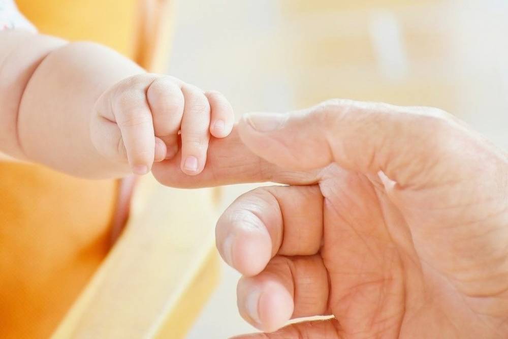 99 псковских семей получили Подарок новорожденному в 2021 году