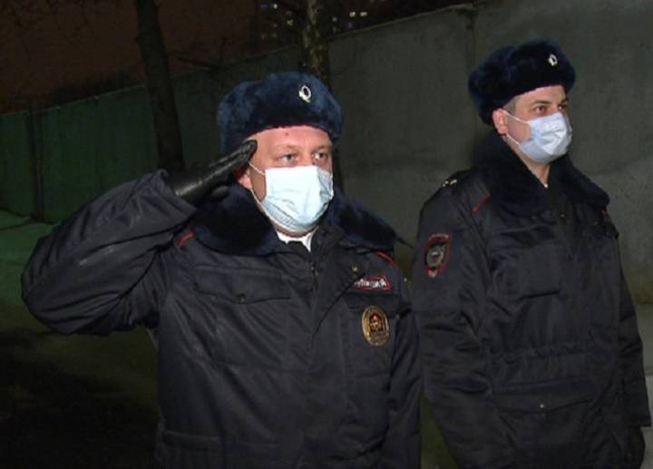 Помогла лопата: семья полицейских в Петербурге спасла от убийцы 96-летнюю блокадницу