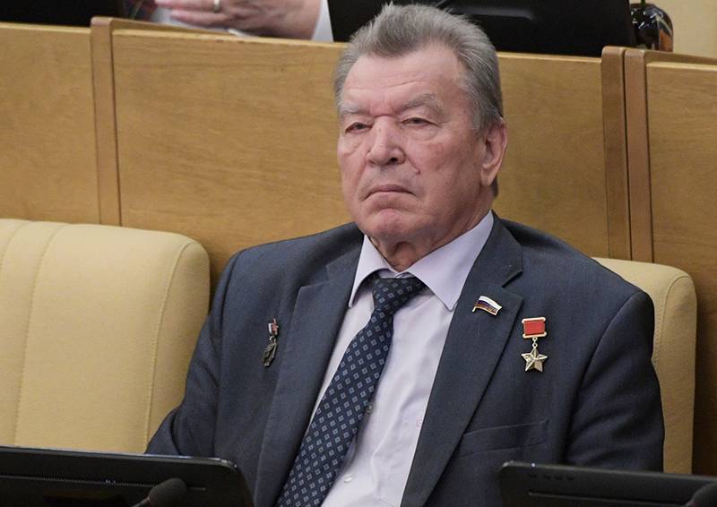 От коронавируса умер депутат Госдумы Николай Антошкин