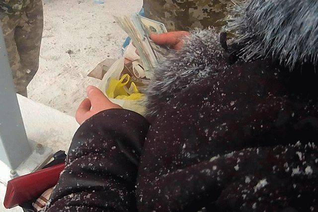 Жительница Донецка попыталась подкупить пограничников на КПВВ