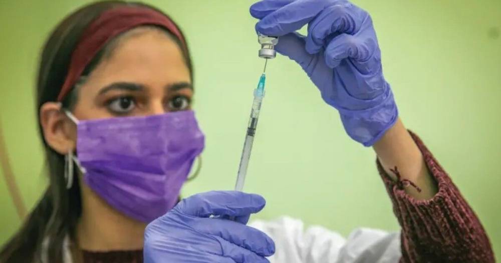 В Израиле у 13 человек появился лицевой паралич после вакцины от коронавируса